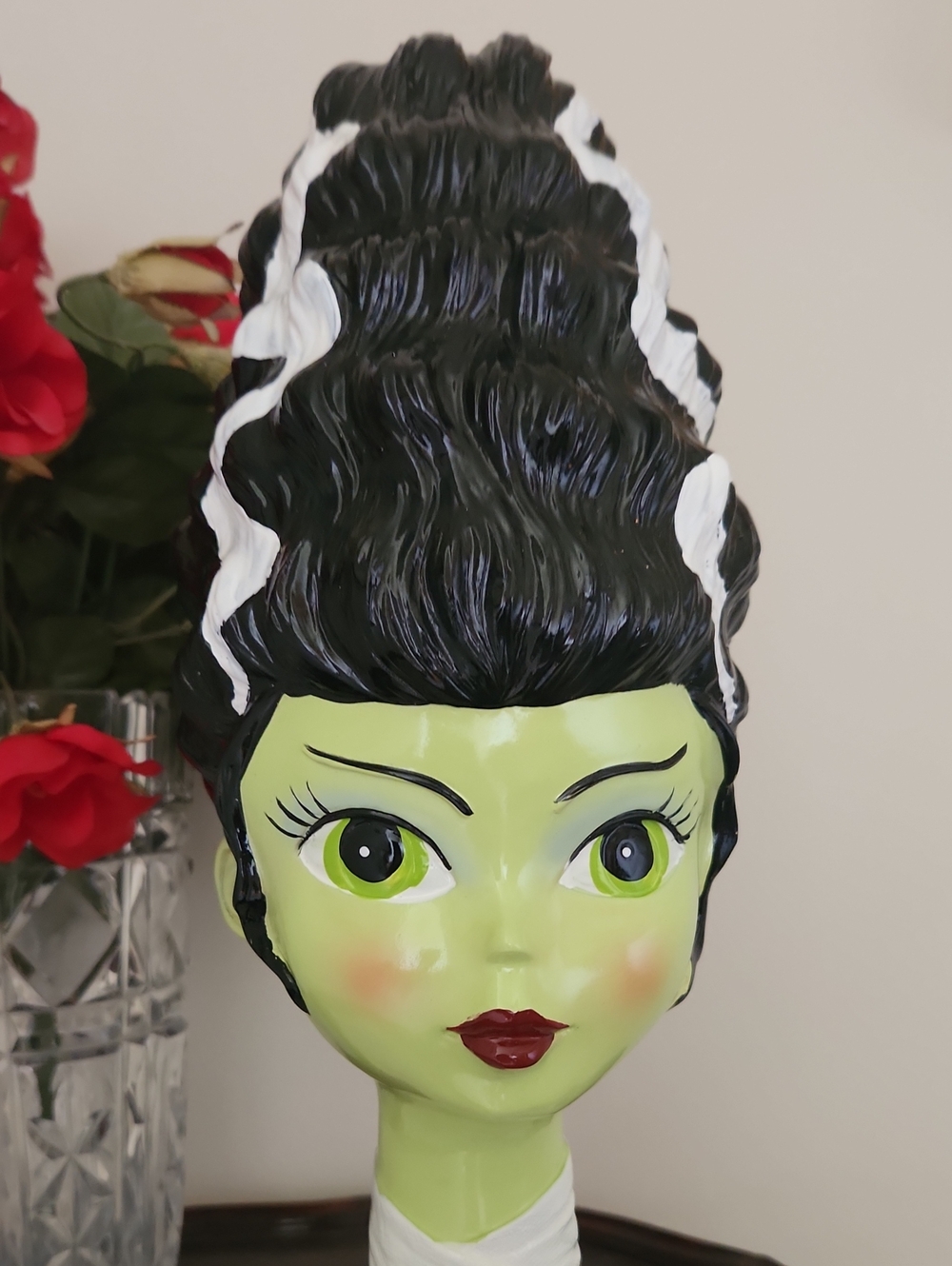 Bride Of Frankenstein Bust - Picture 2 of 4
